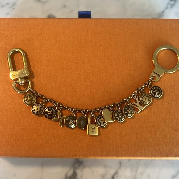 Louis Vuitton keychain/bag charm ๐ค - Picture 3 of 6